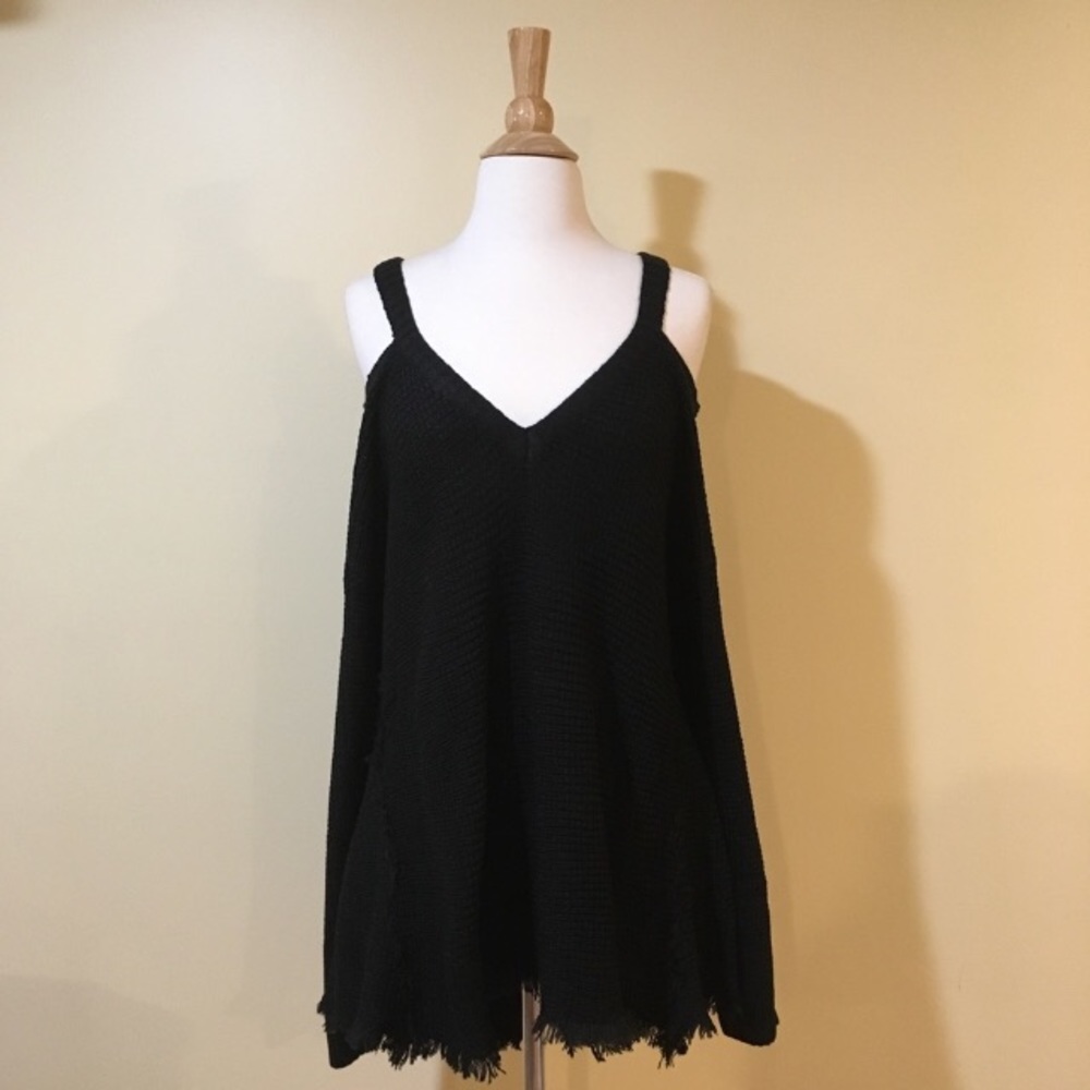 High Low Cold Shoulder Fringe Trim Waffle Knit Sweater. M. - Picture 7 of 8